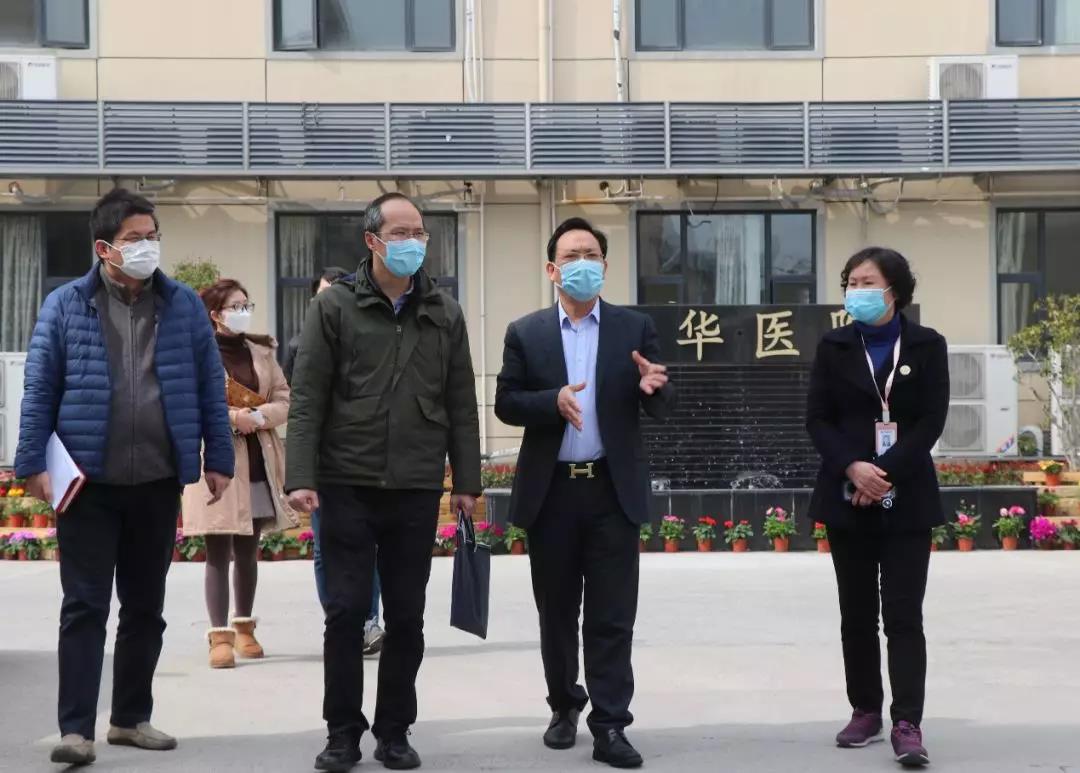 3月11日，菊园新区党工委委员一行人来嘉华了解疫情防控及复工开诊工作
